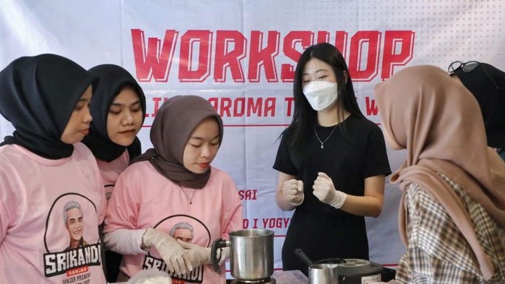 Tingkatkan Kemampuan Perempuan Milenial, Srikandi Ganjar DIY Gelar Workshop Membuat Lilin Aroma Terapi