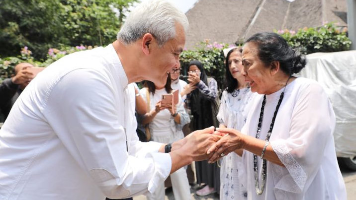 Silahturahmi ke Rumah Ceu Popong, Ganjar Pranowo Akui Dapat Banyak Pencerahan
