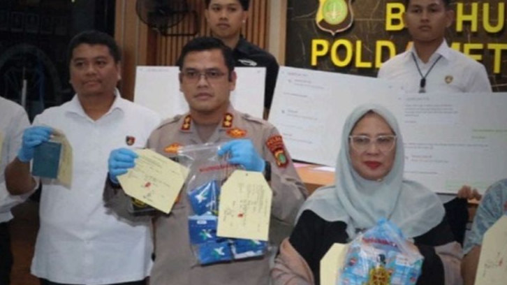Sasar Pensiunan dengan Sebar File APK, 2 Pelaku Pembobolan M-Banking Diamankan