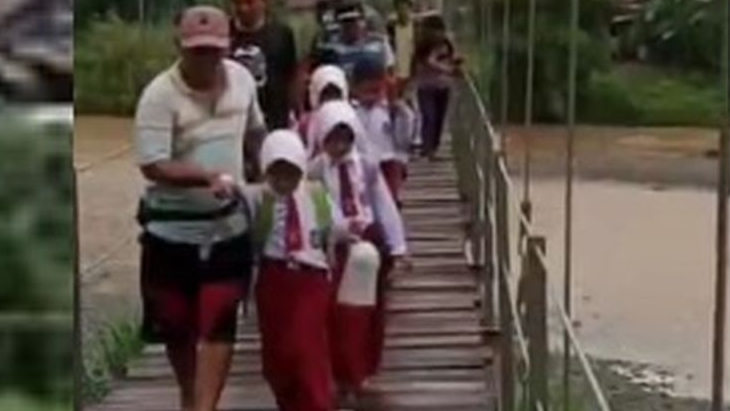 Tersapu Banjir Tahun 2020, Jembatan Gantung Belawae Sidrap Kembali Difungsikan