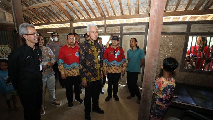 Ganjar Ajak Warga Gotong Royong Kejar Target Bantuan 30 Ribu RLTH