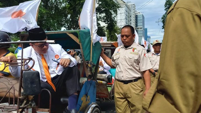 Hari ke-9 Datang Pakai Betor, PKS Jadi Pendaftar Bacaleg Pertama di KPU Sumut