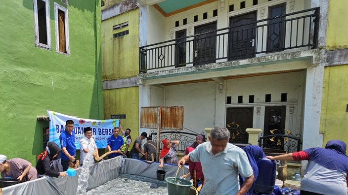AQUA Bantu Pasokan Air Bersih ke Kampung Ciletuh Lamsi dan Wates Bogor, Warga Sangat Senang