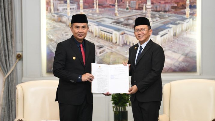 Bey Machmudin Perpanjang Masa Jabatan Dani Ramdan sebagai Pj Bupati Bekasi