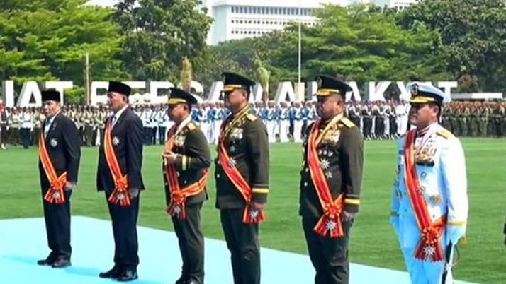 Tujuh Jenderal TNI Terima Bintang Kehormatan dari Presiden Prabowo di HUT TNI Tahun 2026