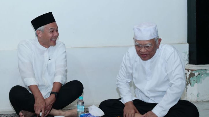 Ganjar Pranowo Sowan ke Kediaman Gus Mus, Bahas Situasi Indonesia Terkini
