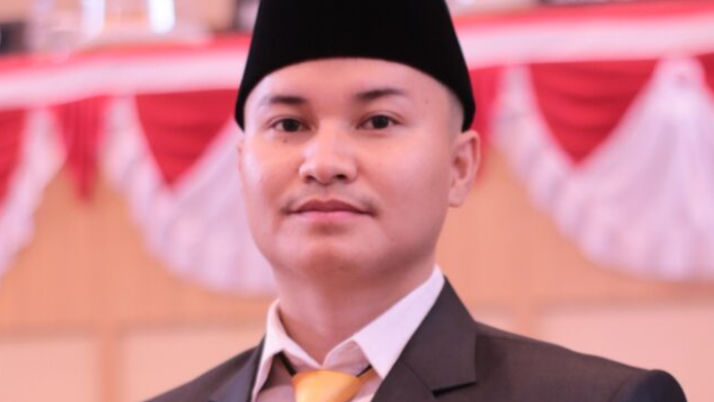 Profil dan Pendidikan Fadhal Rahmat, Anggota DPRD Kendari Viral Ngevape saat Rapat